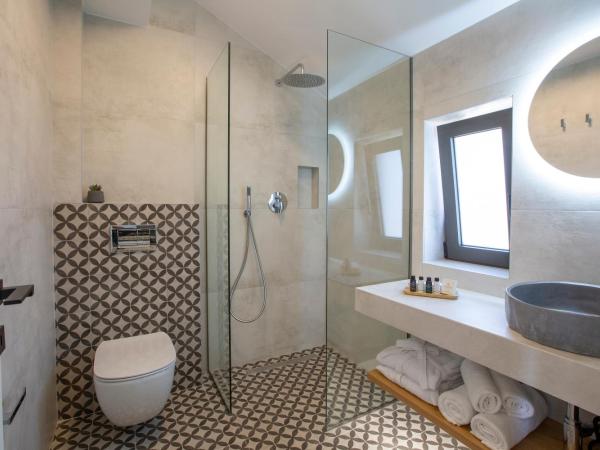 ELFAM CITY SUITES : photo 8 de la chambre suite deluxe avec lit king-size