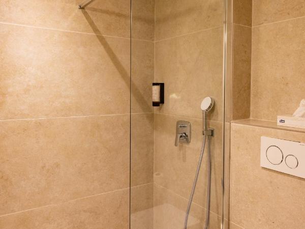 Hôtel l'Amandière : photo 2 de la chambre chambre triple 