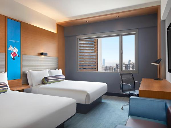 Aloft Kuala Lumpur Sentral : photo 1 de la chambre chambre avec 2 lits queen-size - Étage supérieur