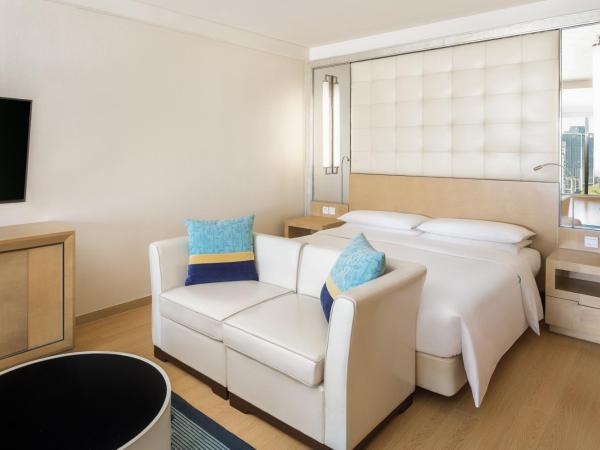 Renaissance Shanghai Yu Garden Hotel on the Bund : photo 3 de la chambre bund river view studio