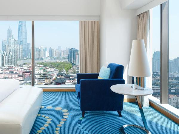 Renaissance Shanghai Yu Garden Hotel on the Bund : photo 2 de la chambre bund river view suite