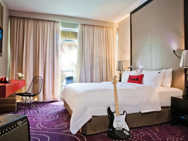 Hard Rock Hotel Pattaya : photo 3 de la chambre chambre double ou lits jumeaux deluxe - vue sur ville 