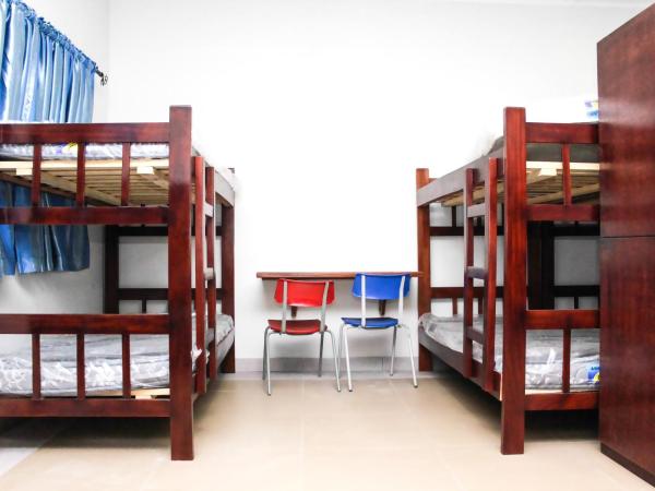 Hotel AL Amin : photo 1 de la chambre dortoir mixte de 4 lits