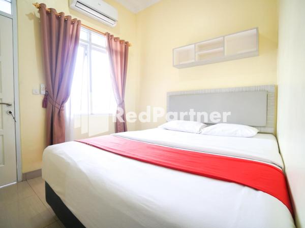 Indah Residence Syariah Mitra RedDoorz : photo 1 de la chambre chambre double standard