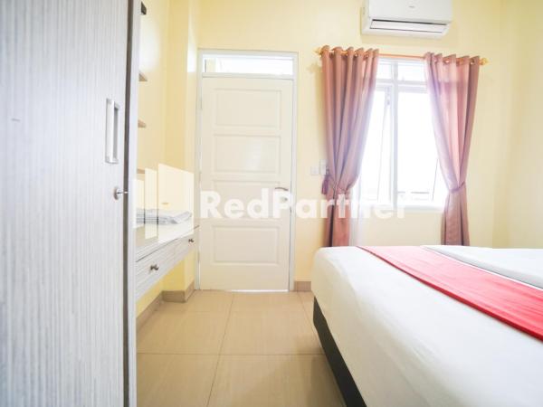 Indah Residence Syariah Mitra RedDoorz : photo 7 de la chambre chambre double standard