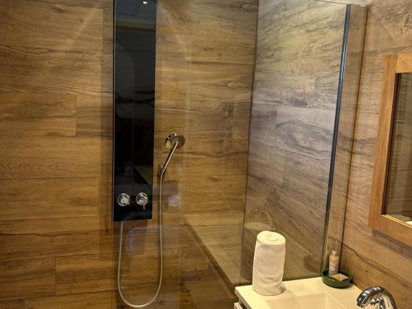 Manade des Baumelles : photo 3 de la chambre chambre double avec salle de bains privative