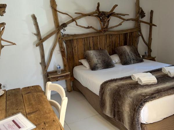 Manade des Baumelles : photo 4 de la chambre chambre double avec salle de bains privative