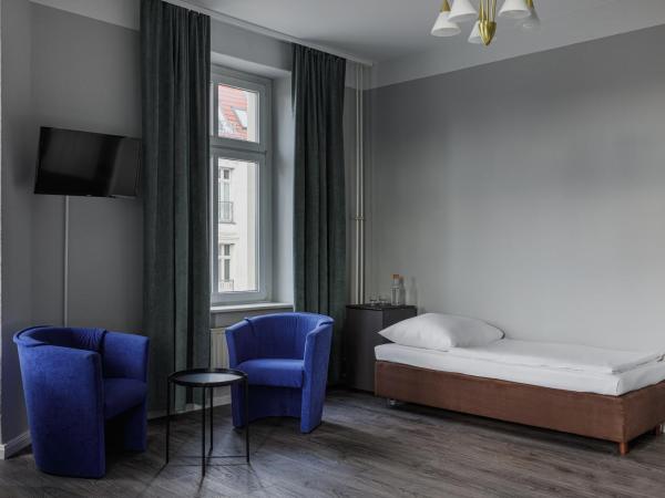 Hotel Nova : photo 4 de la chambre chambre double pour 4 personnes avec lit d'appoint