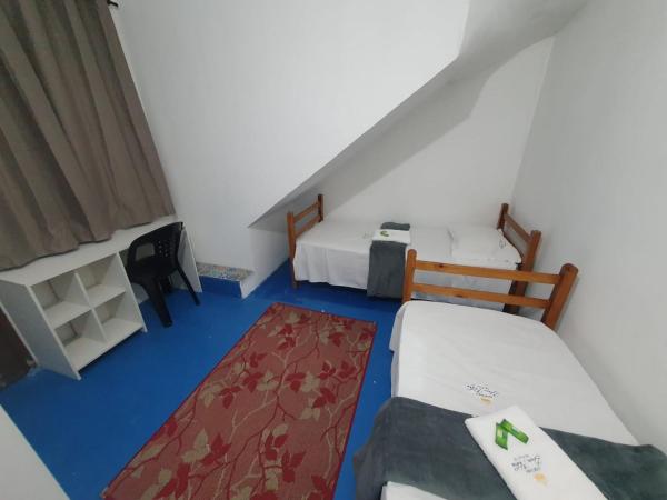 Hospedaria Dom Pedro - 500m do metrô : photo 3 de la chambre chambre lits jumeaux Économique