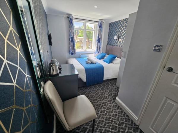 Mentone Hotel : photo 7 de la chambre petite chambre double pour 1 ou 2 personnes - dernier Étage