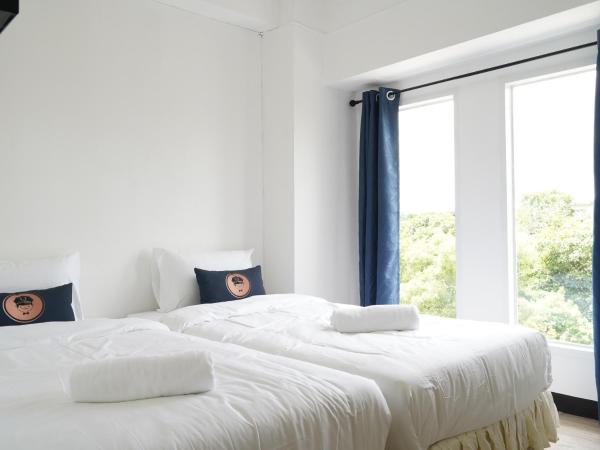 RoomQuest IT Square Don Mueang Airport : photo 9 de la chambre chambre lits jumeaux avec balcon