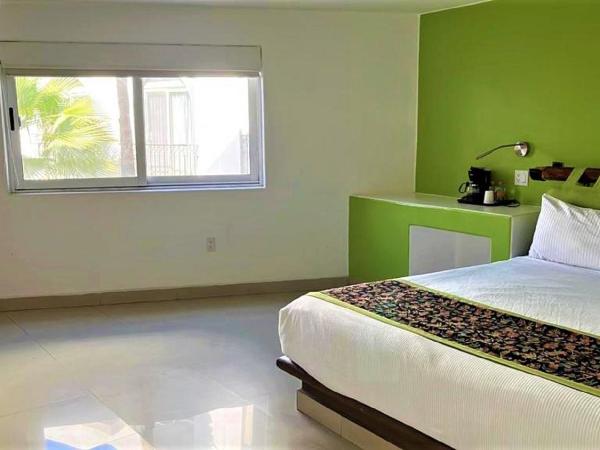 Seven Crown Express & Suites by Kavia : photo 3 de la chambre chambre double supérieure