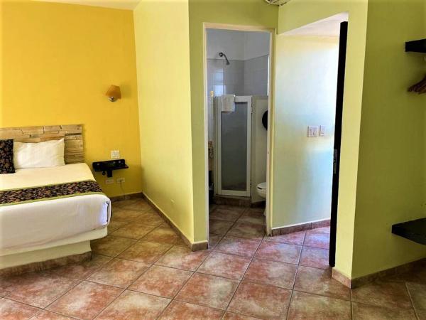 Seven Crown Express & Suites by Kavia : photo 3 de la chambre chambre lit king-size supérieure