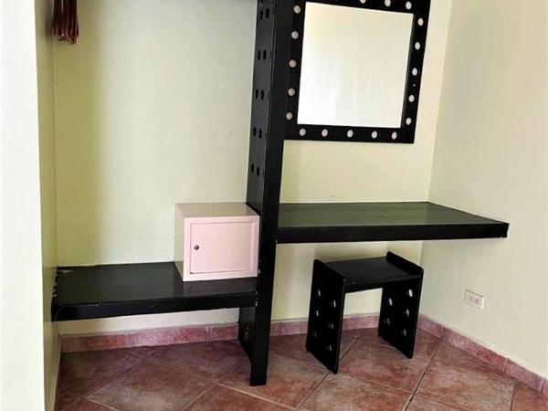 Seven Crown Express & Suites by Kavia : photo 4 de la chambre chambre lit king-size supérieure