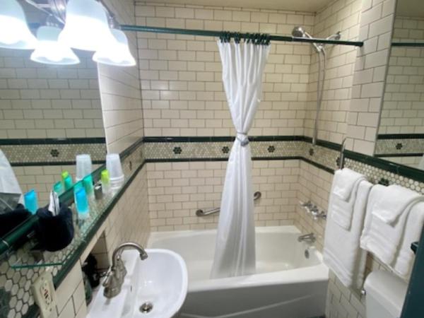 Cherokee Lodge : photo 3 de la chambre chambre double avec salle de bains privative