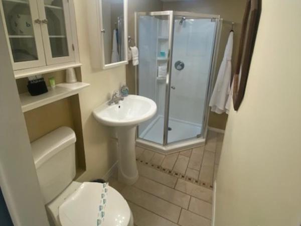 Cherokee Lodge : photo 2 de la chambre chambre double avec salle de bains privative - vue sur jardin