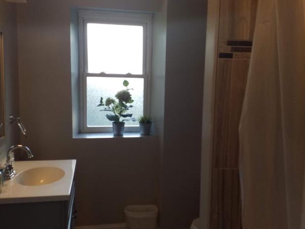 Fairmount House : photo 9 de la chambre chambre lit queen-size avec salle de bains commune