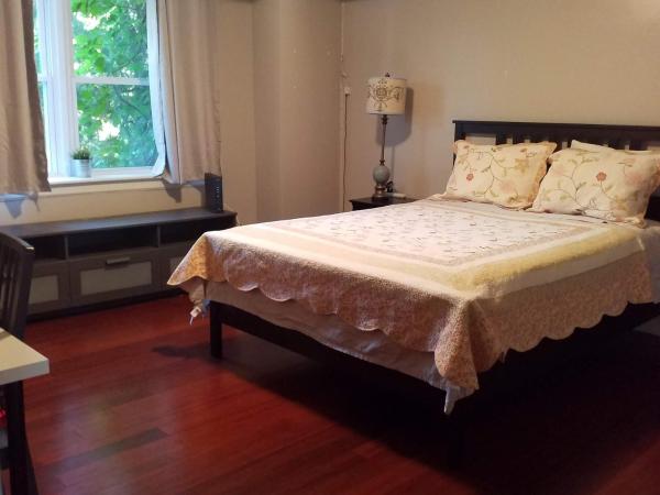 Fairmount House : photo 1 de la chambre chambre lit queen-size avec salle de bains commune