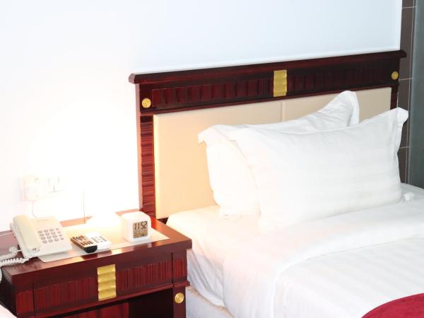 Hotel AL Amin : photo 8 de la chambre chambre triple avec salle de bains privative