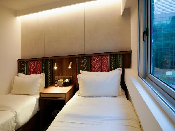 ST Signature Bugis Middle : photo 7 de la chambre cabin m, twin, window, private bathroom