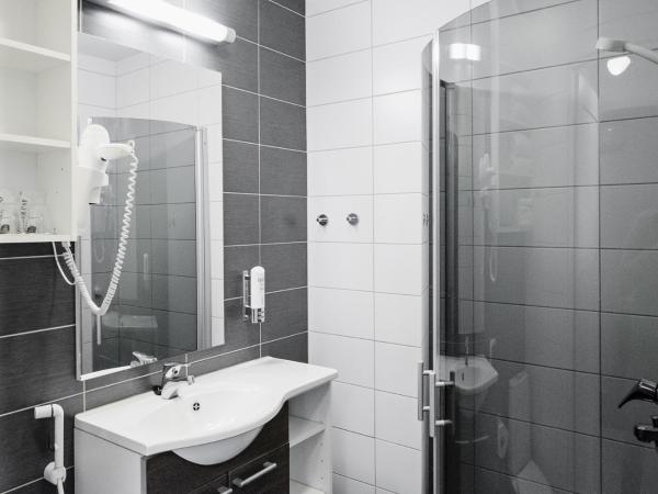 Hotel Rantapuisto : photo 4 de la chambre chambre lit king-size - vue sur mer