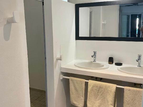 Sous le Badamier Cosy Guest House : photo 6 de la chambre chambre triple supérieure