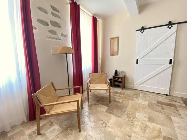 Domaine de Lanis - Maison d'hôtes pour une parenthèse hors du temps : photo 7 de la chambre chambre lit king-size avec douche accessible en fauteuil roulant - adaptée aux personnes à mobilité réduite