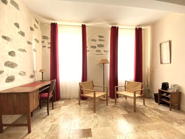 Domaine de Lanis - Maison d'hôtes avec parc et piscine : photo 8 de la chambre chambre lit king-size avec douche accessible en fauteuil roulant - adaptée aux personnes à mobilité réduite