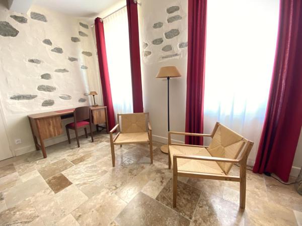 Domaine de Lanis - Maison d'hôtes avec parc et piscine : photo 5 de la chambre chambre lit king-size avec douche accessible en fauteuil roulant - adaptée aux personnes à mobilité réduite