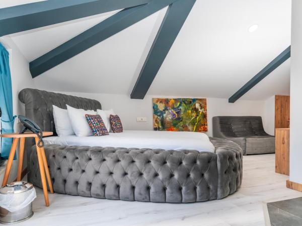 The Gate Kadıköy Downtown : photo 1 de la chambre suite avec baignoire spa