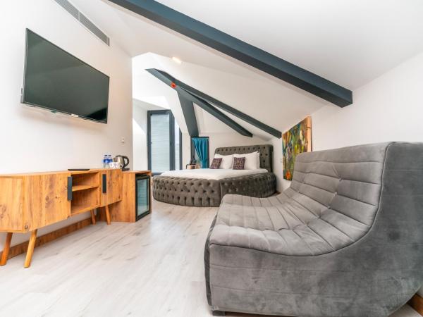 The Gate Kadıköy Downtown : photo 4 de la chambre suite avec baignoire spa