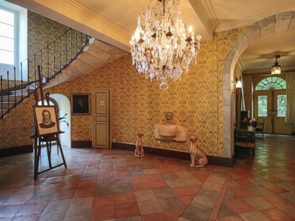 Maison de Maître avec Grand Parc arboré clos de murs : photo 1 de la chambre villa avec piscine privée