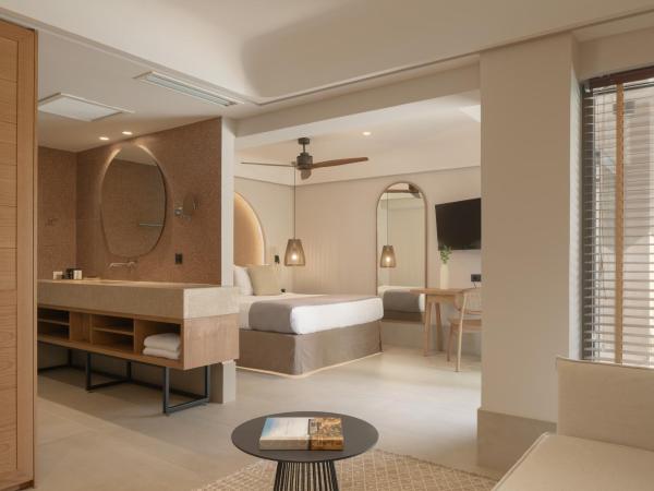 Paralos Venus Suites Adults Only : photo 4 de la chambre suite junior - accès direct à la piscine