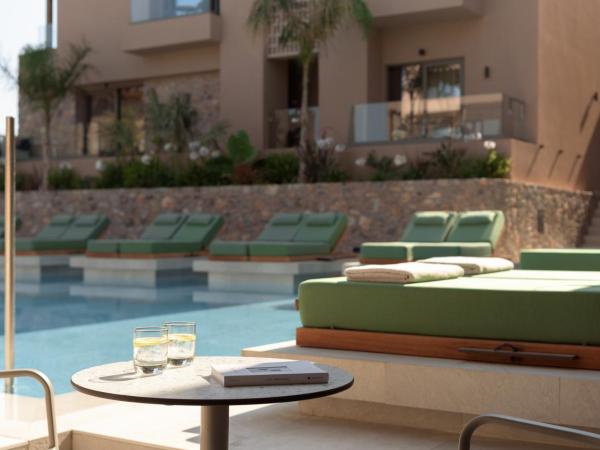 Paralos Venus Suites Adults Only : photo 5 de la chambre suite junior - accès direct à la piscine