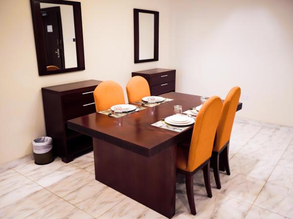 City Seasons Hotel & Suites Muscat : photo 3 de la chambre appartement exécutif