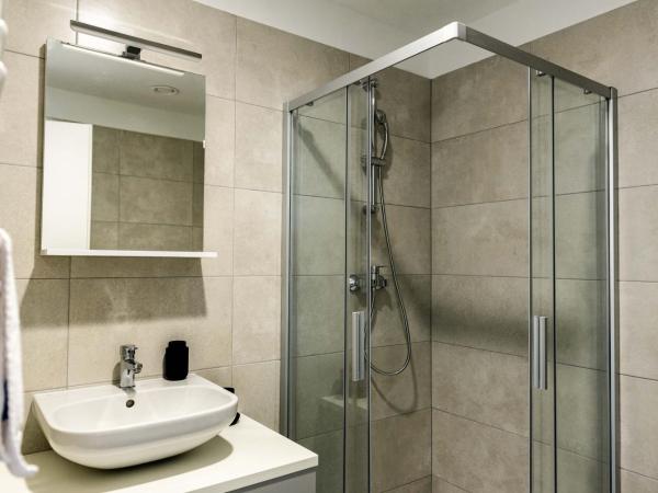 Hostel 'SD Palacin' : photo 4 de la chambre chambre lits jumeaux avec salle de bains privative