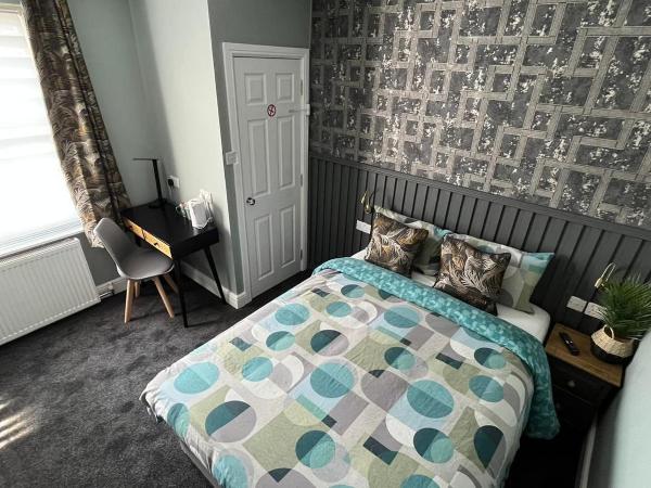 Charlotte Guest House : photo 4 de la chambre chambre double avec salle de bains commune