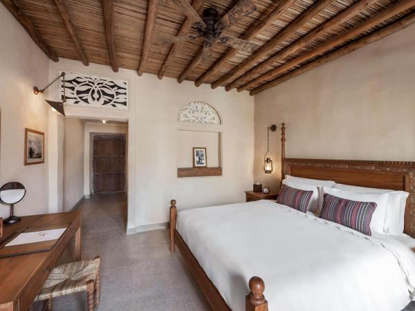 Al Seef Heritage Hotel Dubai, Curio Collection by Hilton : photo 2 de la chambre suite 1 chambre patrimoine avec lit king-size
