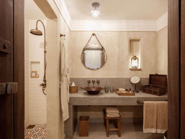 Al Seef Heritage Hotel Dubai, Curio Collection by Hilton : photo 7 de la chambre chambre lit king-size heritage