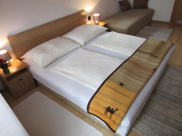 Zsuzsa Panzió : photo 2 de la chambre chambre triple