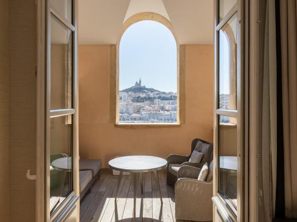 InterContinental Marseille - Hotel Dieu by IHG : photo 1 de la chambre suite junior lit king-size avec terrasse - vue sur port