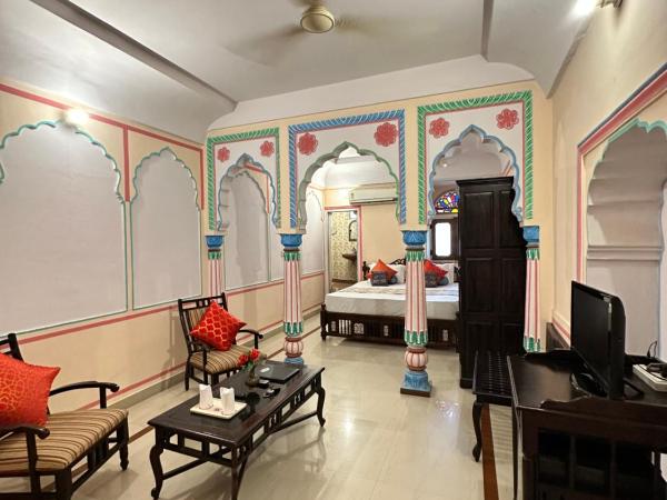 Rawla Mrignayani Palace : photo 10 de la chambre chambre lit king-size