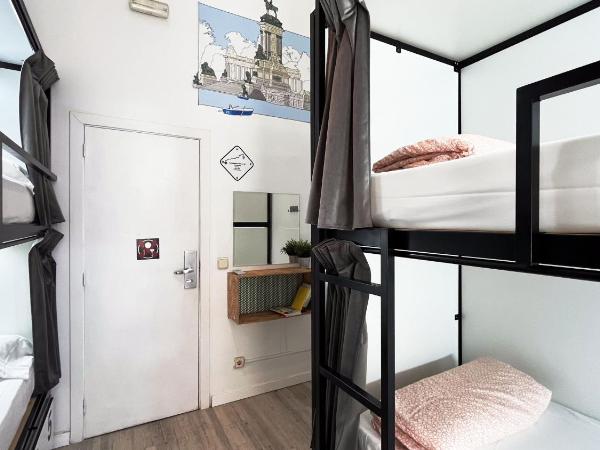 Way Hostel Madrid : photo 2 de la chambre lit dans dortoir 6 lits avec salle de bains commune