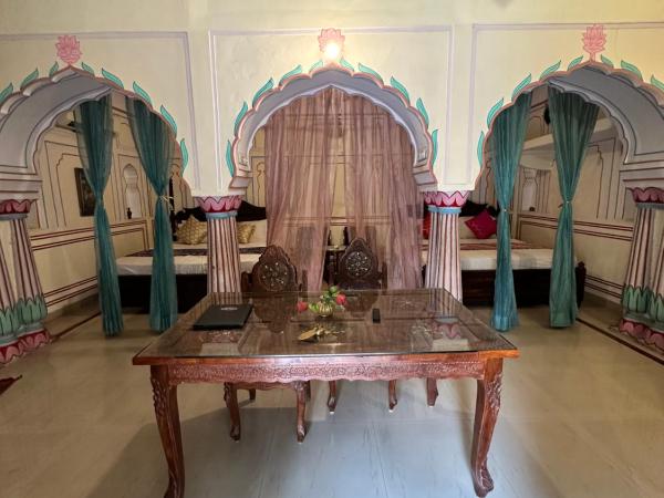 Rawla Mrignayani Palace : photo 2 de la chambre suite familiale