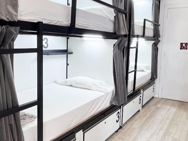 Way Hostel Madrid : photo 3 de la chambre lit dans dortoir 6 lits avec salle de bains commune