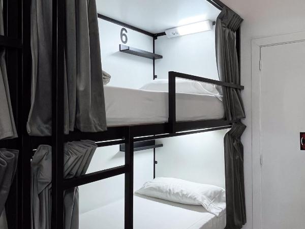 Way Hostel Madrid : photo 4 de la chambre lit dans dortoir 6 lits avec salle de bains commune