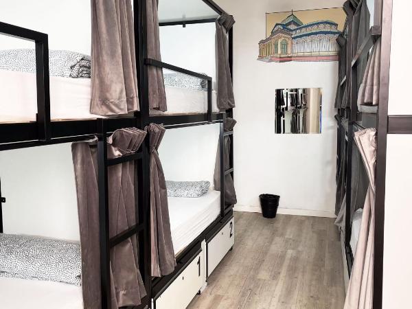 Way Hostel Madrid : photo 2 de la chambre lit dans un dortoir de 8 lits avec salle de bains commune