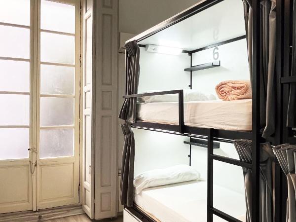 Way Hostel Madrid : photo 4 de la chambre lit dans un dortoir de 8 lits avec salle de bains commune