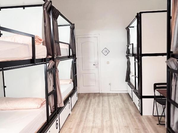 Way Hostel Madrid : photo 5 de la chambre lit dans un dortoir de 8 lits avec salle de bains commune