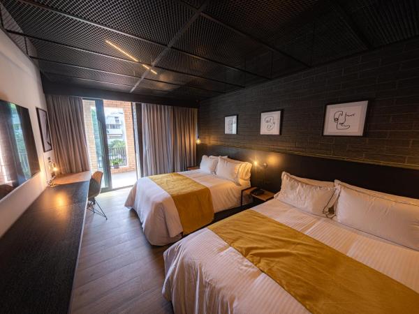 FULTON Business Luxury HOTEL : photo 1 de la chambre chambre lits jumeaux avec terrasse